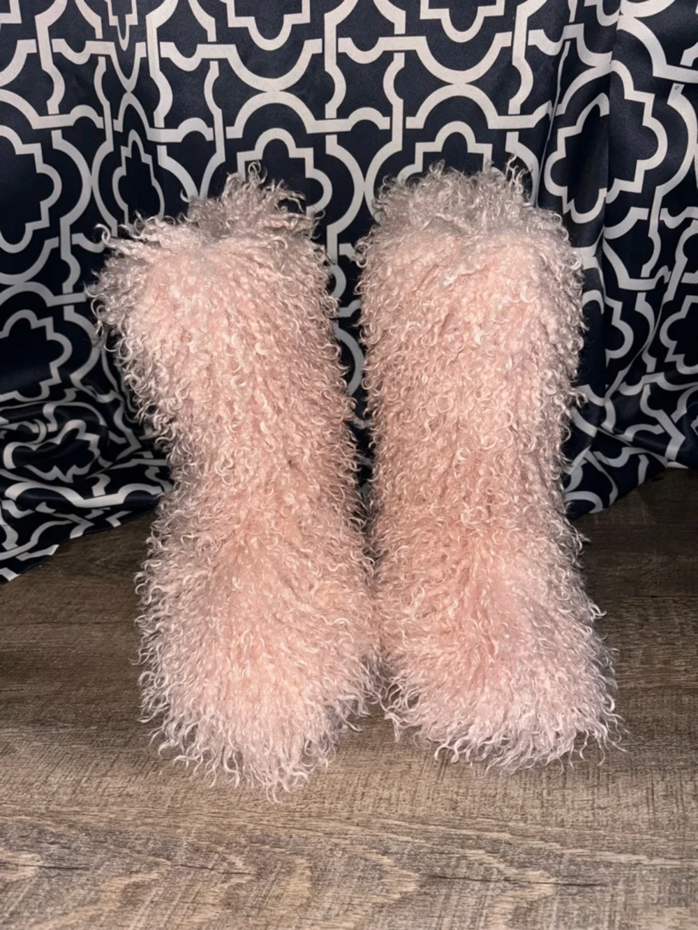 Soft Pink Faux Fur Boots | Aesthetic Cozy Winter | Size 7.5 Baby Pink NIB - Picture 4 of 9